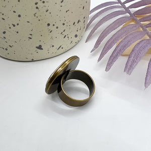 Circle ring in cream shell