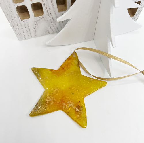 Star ornament in yellow gold